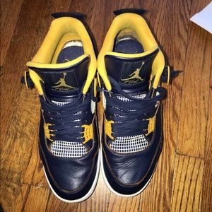 Air Jordan Retro 4